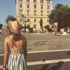 Meet your Posher, Elizabeth